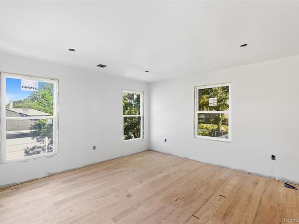 86 Moffitt Boulevard, Islip NY 11751