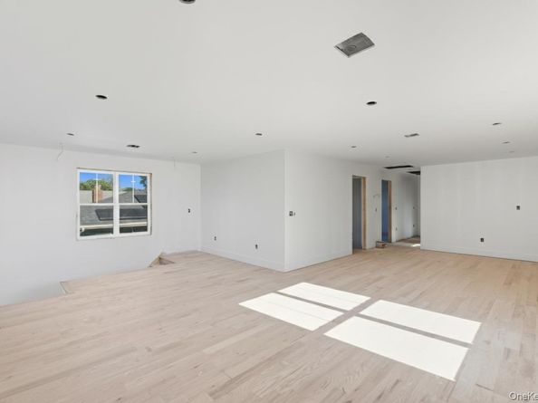 86 Moffitt Boulevard, Islip NY 11751