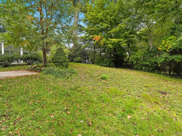 105 Sprague Road, Scarsdale NY 10583