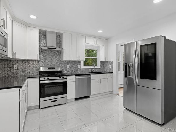 105 Sprague Road, Scarsdale NY 10583