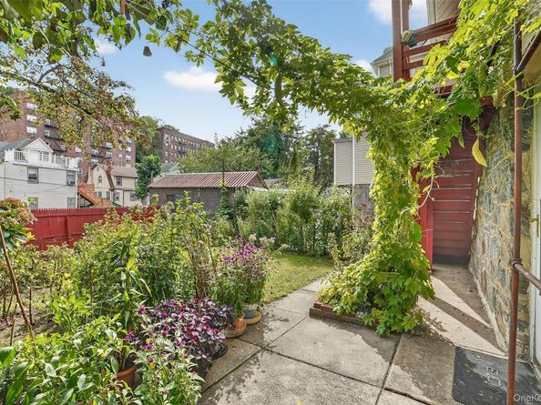 180 Saratoga Avenue, Yonkers NY 10705