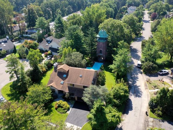 1 Ellen Court, Glen Cove NY 11542