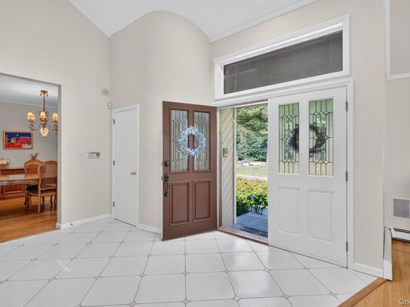 1 Ellen Court, Glen Cove NY 11542