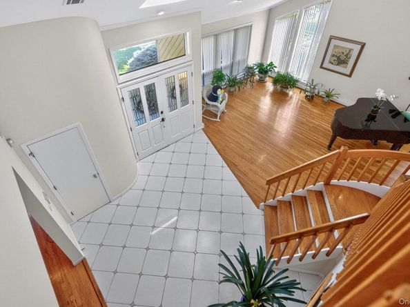 1 Ellen Court, Glen Cove NY 11542