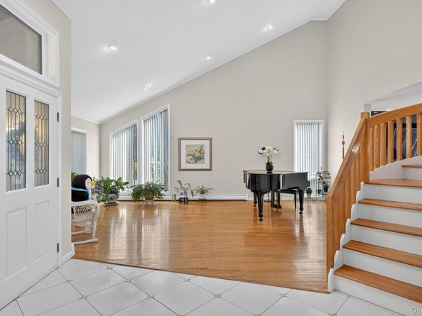 1 Ellen Court, Glen Cove NY 11542