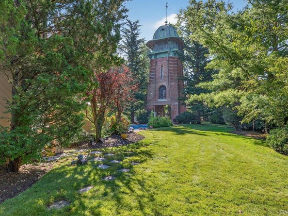 1 Ellen Court, Glen Cove NY 11542