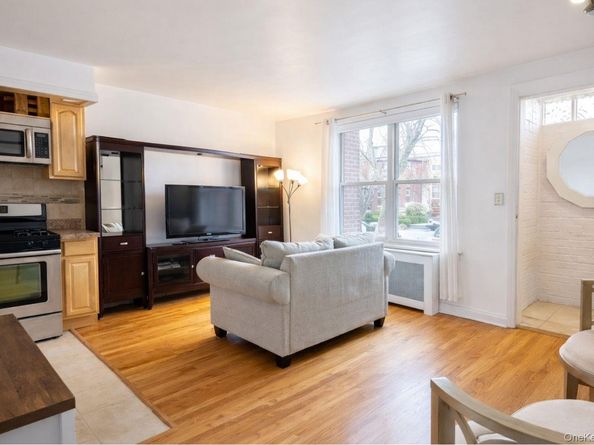 193-02 39 Avenue 1, Flushing NY 11358