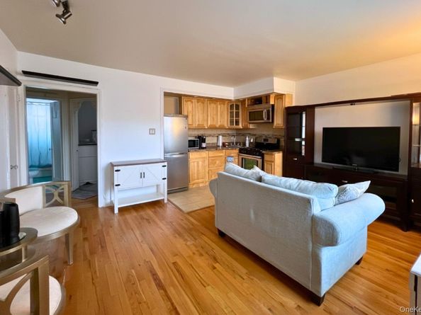 193-02 39 Avenue 1, Flushing NY 11358