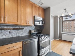 35 N Chatsworth Avenue 6R, Larchmont NY 10538