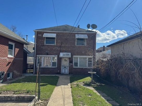 12212 6th Avenue, College Point NY 11356