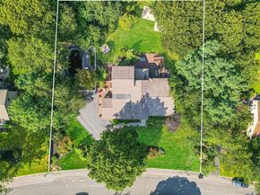 33 Peachtree Lane, Mount Sinai NY 11766