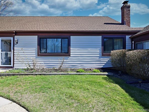 92 Gauguin Court 92, Middle Island NY 11953