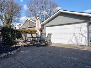 7535 60th Place, Glendale NY 11385