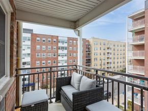 740 E Broadway 4D, Long Beach NY 11561