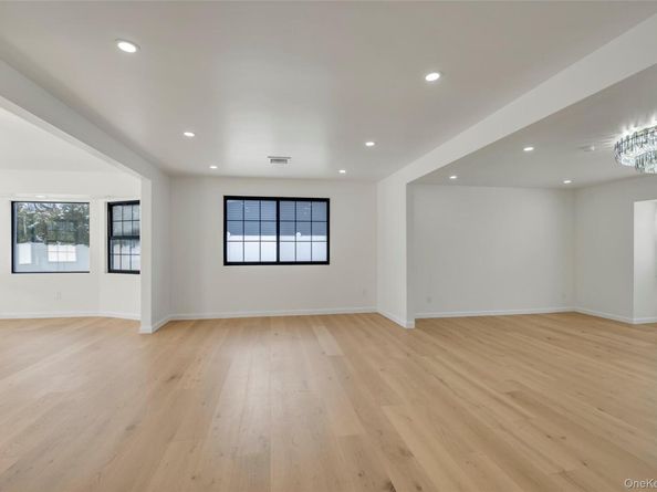 26 Roseanne Drive, Woodbury NY 11797