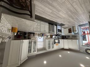 7841 84th Street, Glendale NY 11385