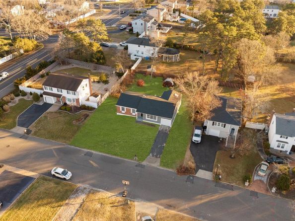 4 Julie Lane, Selden NY 11784