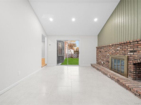 4 Julie Lane, Selden NY 11784