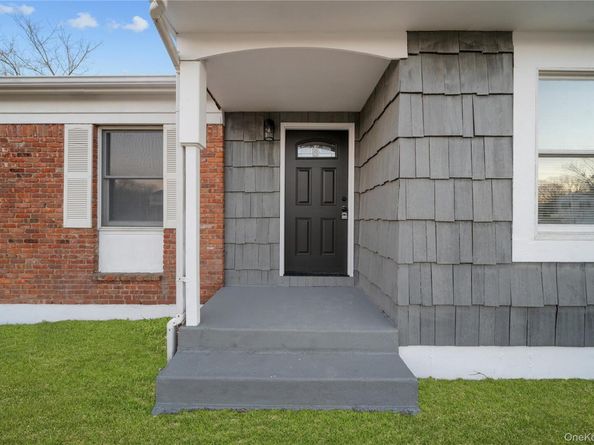 4 Julie Lane, Selden NY 11784