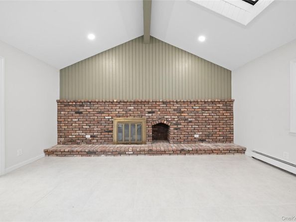 4 Julie Lane, Selden NY 11784