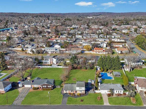 47 Pearsall Place, Deer Park NY 11729