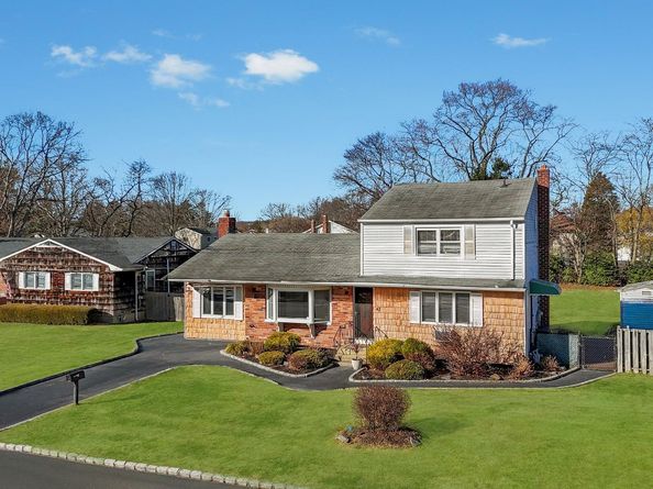 47 Pearsall Place, Deer Park NY 11729
