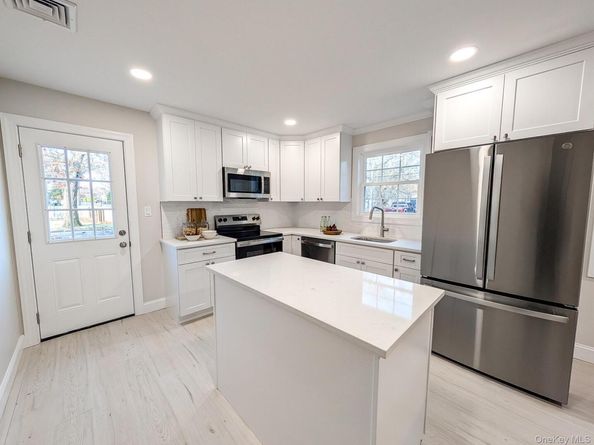 15 Short Street, Flanders NY 11901