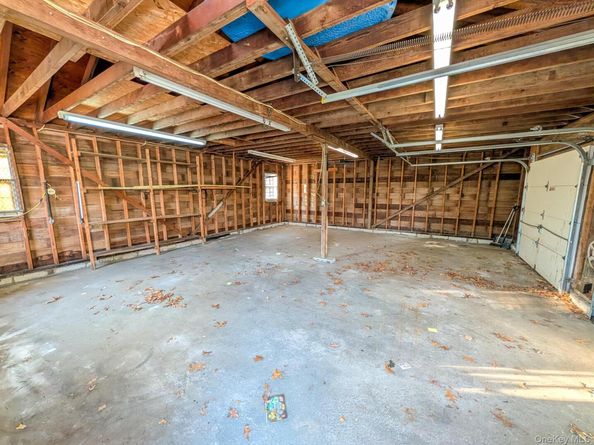 15 Short Street, Flanders NY 11901