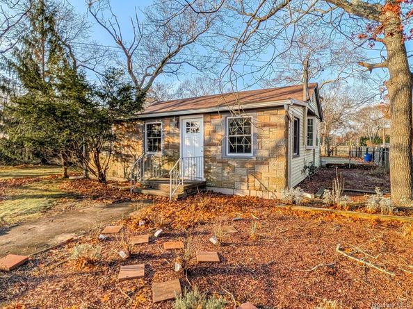 15 Short Street, Flanders NY 11901