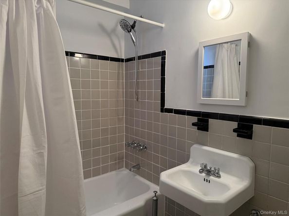 30-11 Parsons Boulevard 2T, Flushing NY 11354