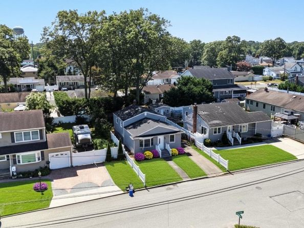 792 Glendale Road, Babylon NY 11704