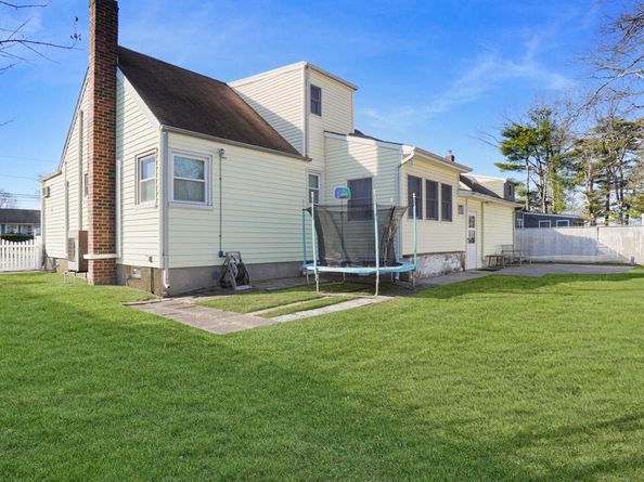 197 W 5th Street, Deer Park NY 11729