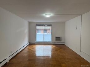 100 Clinton Avenue 1D, Mineola NY 11501