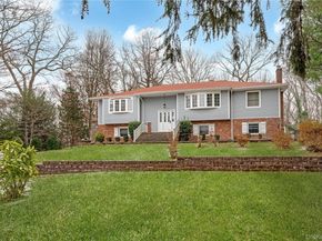 4 Danville Court, Greenlawn NY 11740