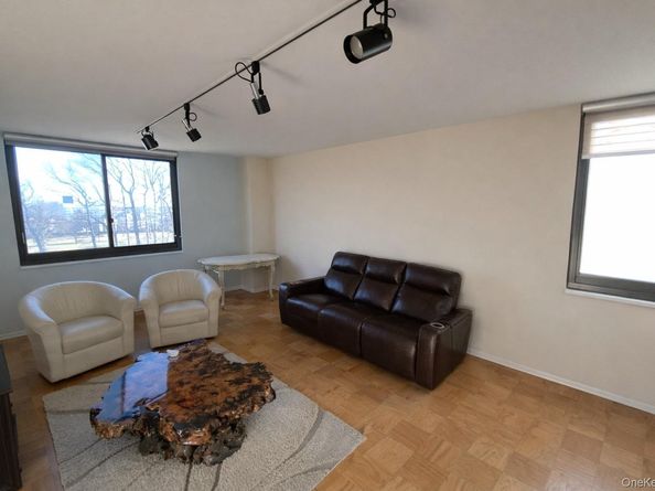 27110 Grand Central Parkway 1V, Floral Park NY 11005