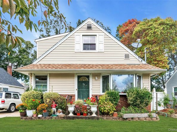 54 E 15th Street, Huntington Station NY 11746