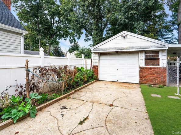 54 E 15th Street, Huntington Station NY 11746