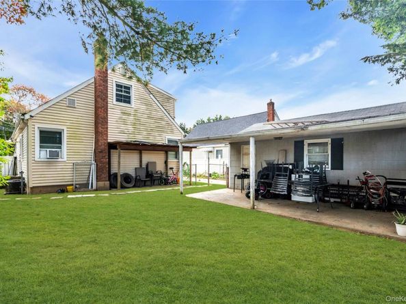 54 E 15th Street, Huntington Station NY 11746