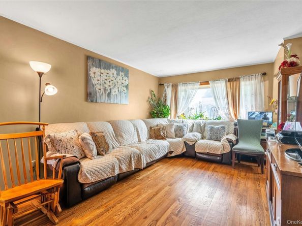 54 E 15th Street, Huntington Station NY 11746
