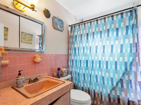 54 E 15th Street, Huntington Station NY 11746