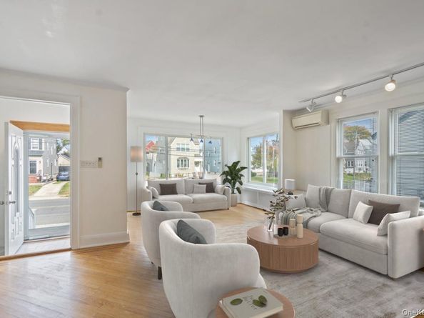 80 Munro Boulevard, Valley Stream NY 11581