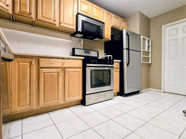 118-18 Union Tpke Apt 4B, Kew Gardens NY 11415