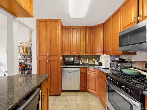 215-15 23 Avenue TH, Bayside NY 11360