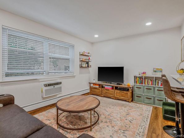 21 Glen Hollow Drive G2, Holtsville NY 11742