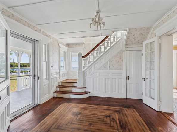 63 S Bay Ave, Eastport NY 11941