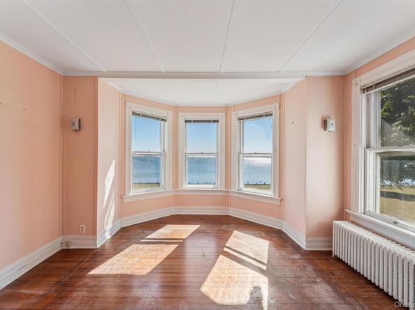 63 S Bay Ave, Eastport NY 11941