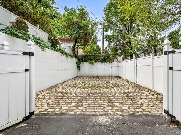 64-38 84th Street, Middle Village NY 11379