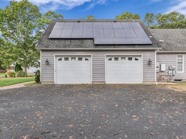 156 N Woods Road, Baiting Hollow NY 11933