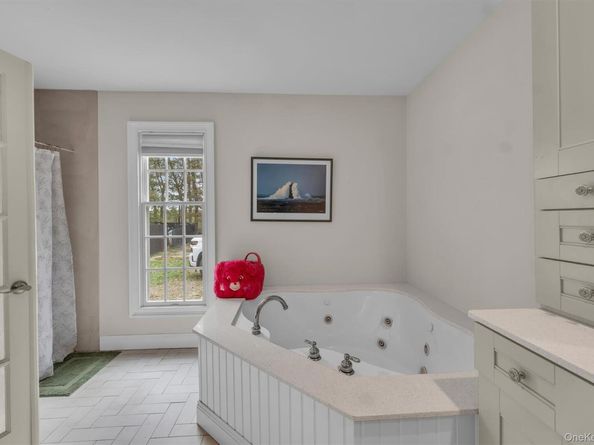 156 N Woods Road, Baiting Hollow NY 11933