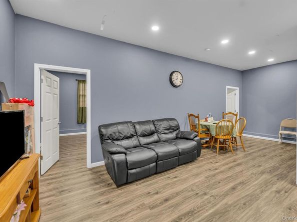 156 N Woods Road, Baiting Hollow NY 11933